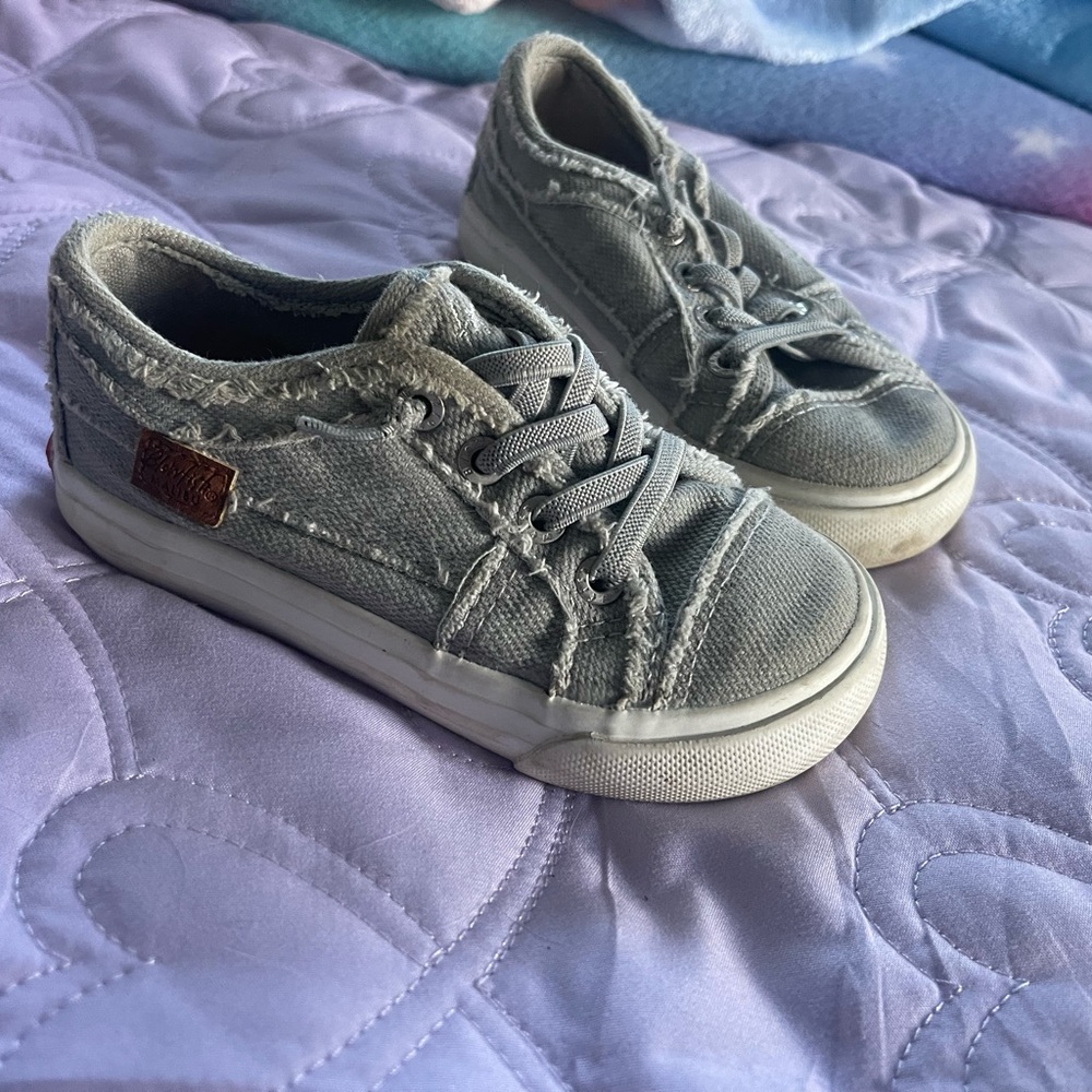 Blow fish toddler slip on toddler sneakers size 8 greyish green